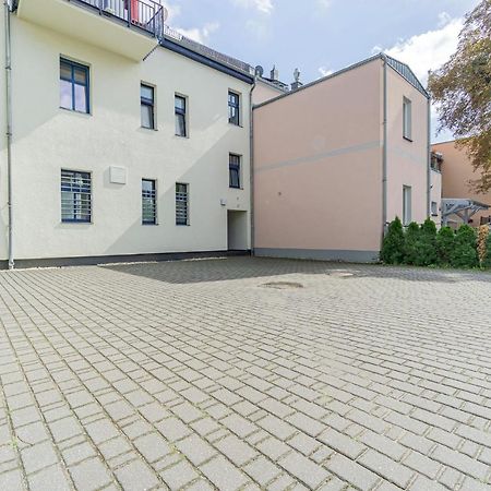 Modernes Apartment - Zentral, Ruhig, Wlan, Netflix, Kueche, Schreibtisch, Parkplatz, Waschtrockner 콧부스 외부 사진