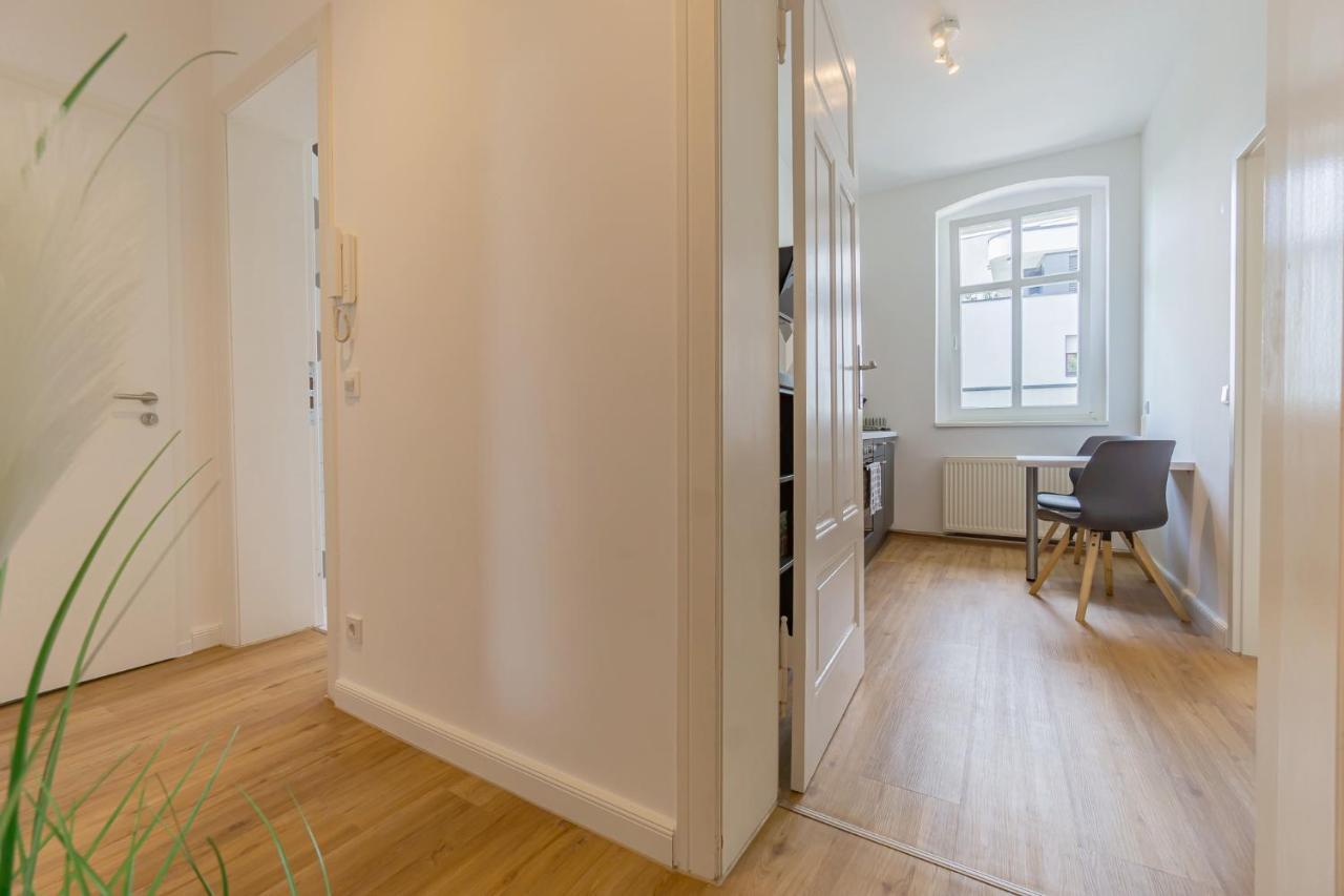 Modernes Apartment - Zentral, Ruhig, Wlan, Netflix, Kueche, Schreibtisch, Parkplatz, Waschtrockner 콧부스 외부 사진