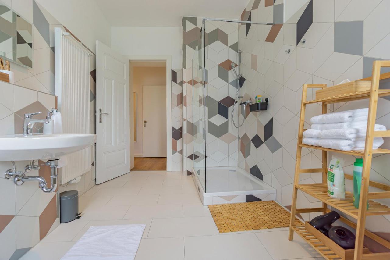 Modernes Apartment - Zentral, Ruhig, Wlan, Netflix, Kueche, Schreibtisch, Parkplatz, Waschtrockner 콧부스 외부 사진