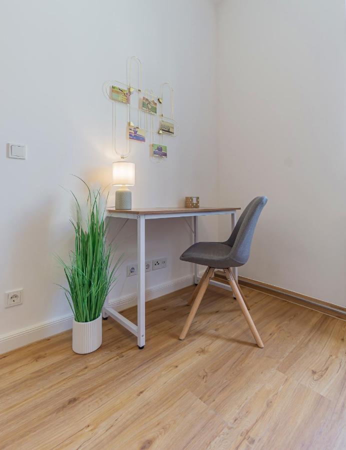 Modernes Apartment - Zentral, Ruhig, Wlan, Netflix, Kueche, Schreibtisch, Parkplatz, Waschtrockner 콧부스 외부 사진